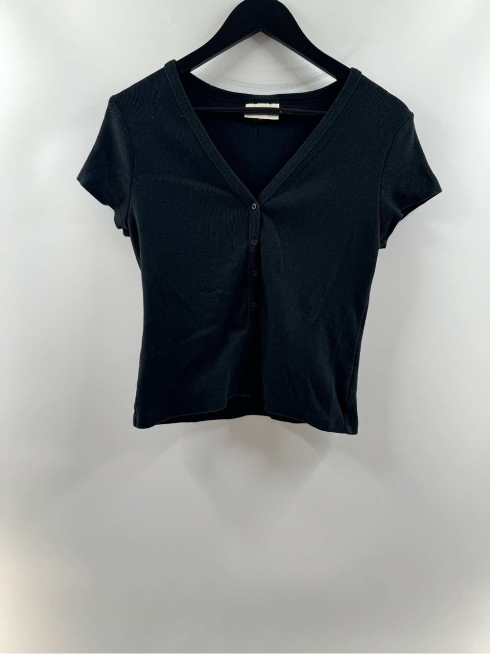 Universal Thread Black Ribbed V-Neck Button Front Top – Women’s Medium
